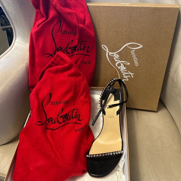 Louboutin Heels, size 39, worn once . great - Picture 3 of 6
